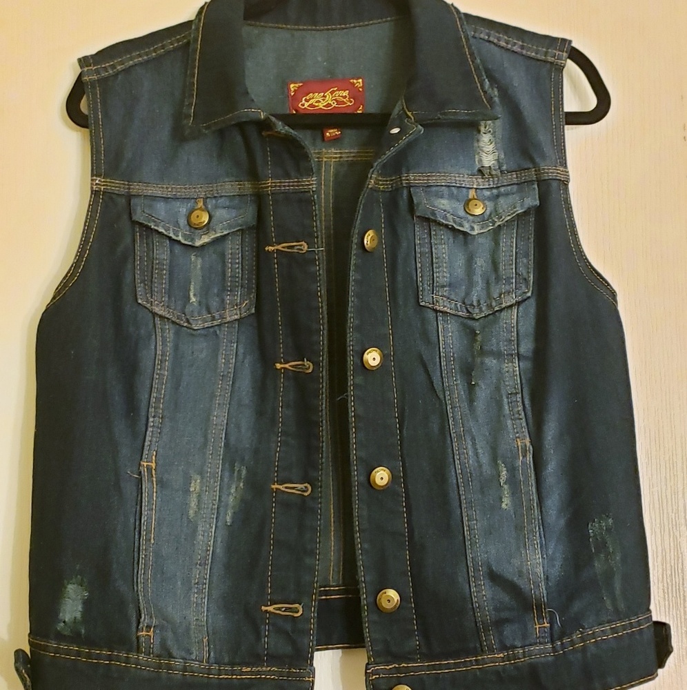 Sleeveless Vintage Denim Vest (Worn 1×)